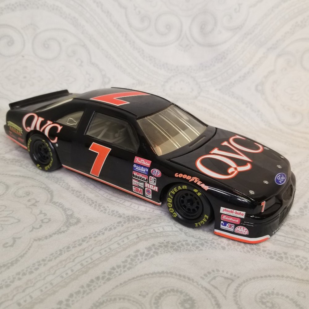 QVC Die-Cast Metal Ford Thunderbird Racecar Model Geoff Bodine Model Car